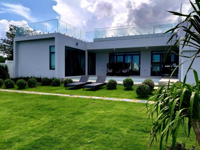 Palm lakeside Villa 4br 245sqm 3