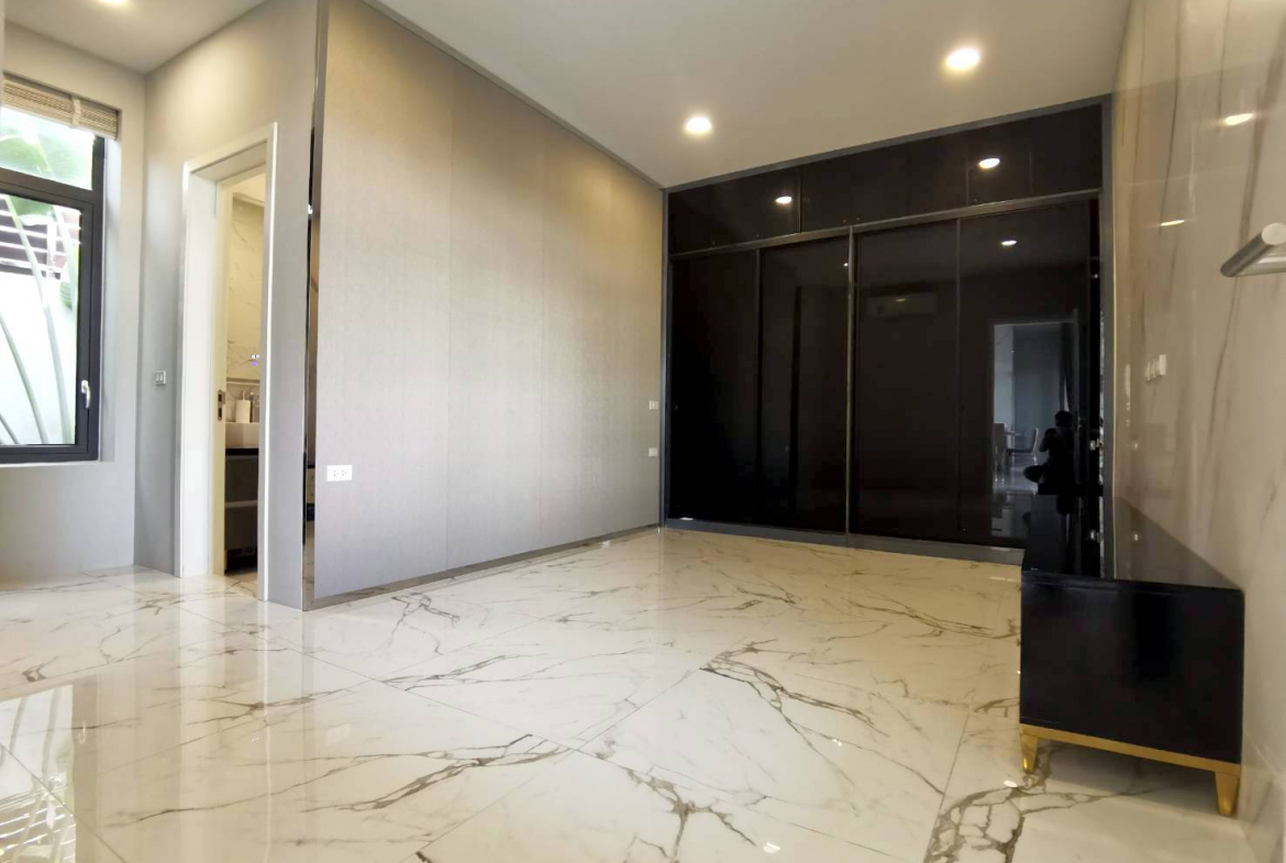 Palm lakeside Villa 3br sqm 13