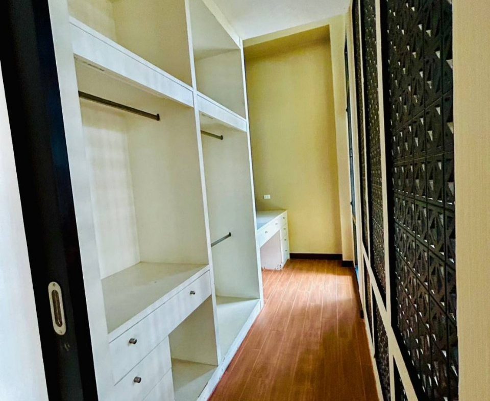 The Village near Horse shoe point 3br 220sqm 7