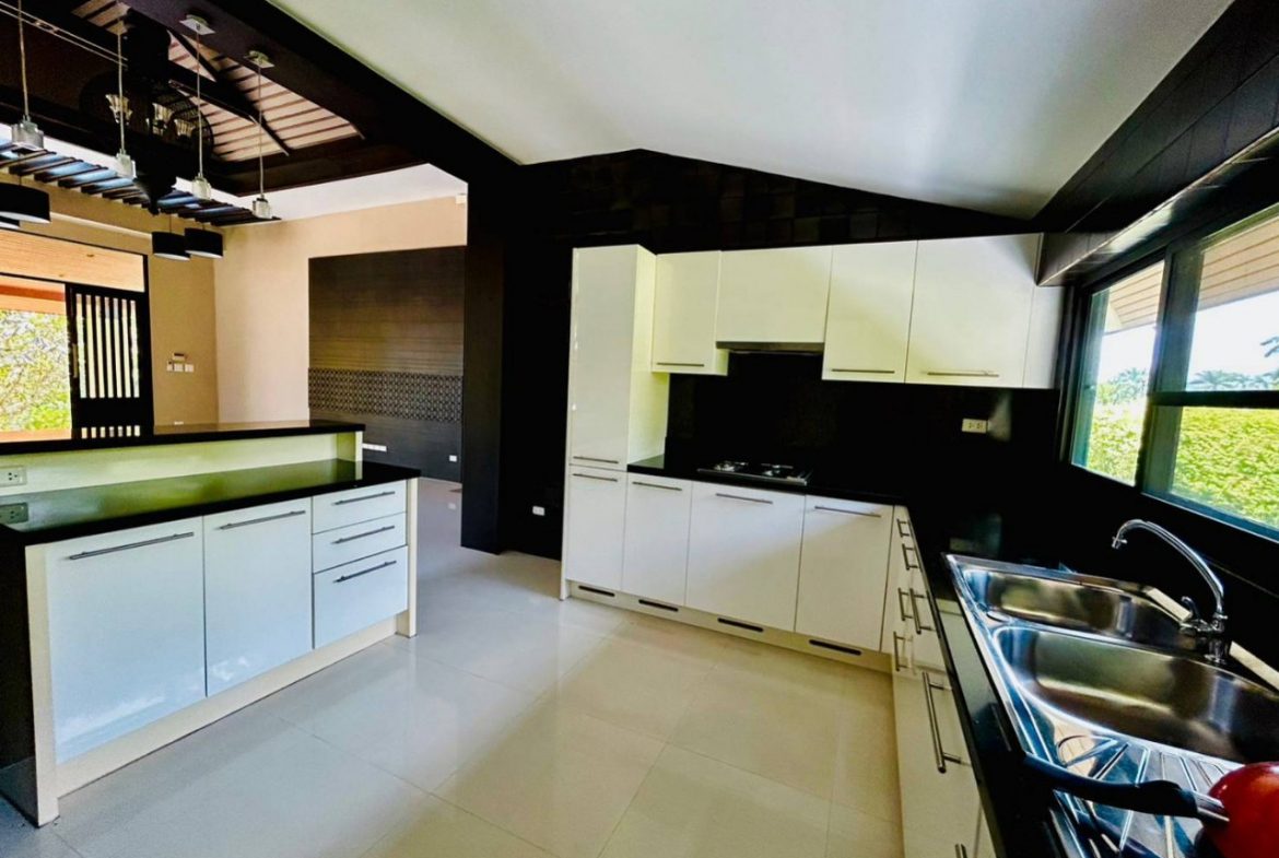 The Village near Horse shoe point 3br 220sqm 10