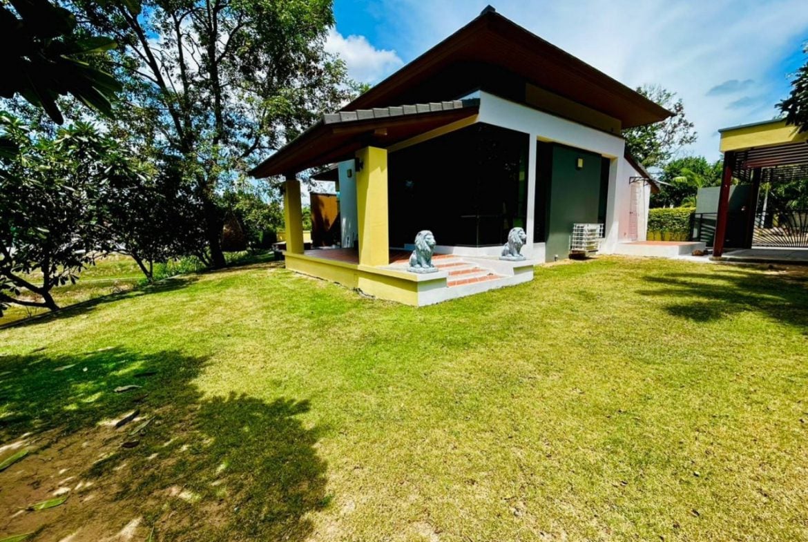 The Village near Horse shoe point 3br 220sqm 4