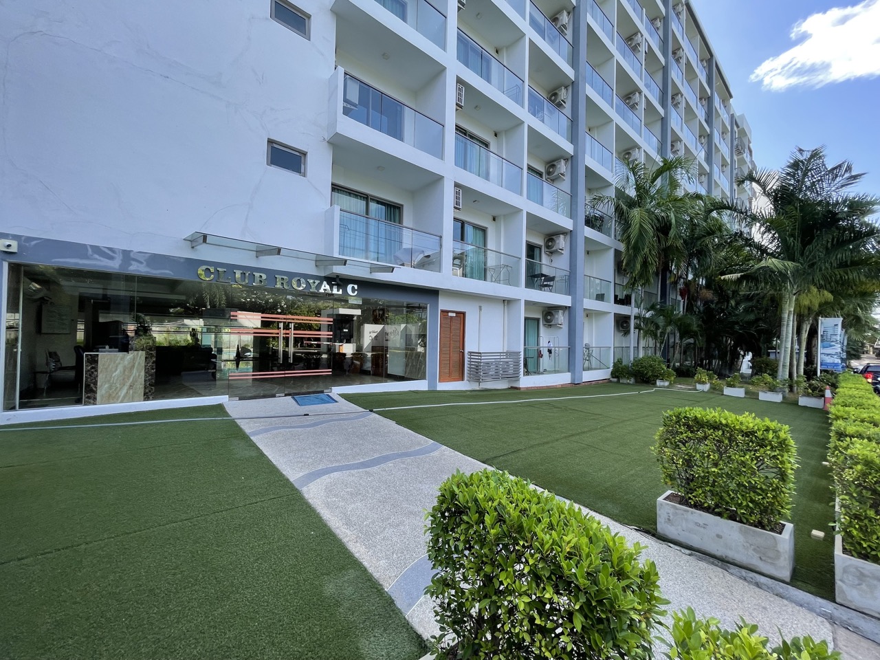 Club_royal_condo_naklua
