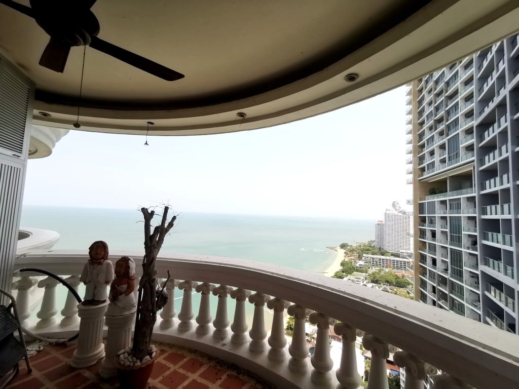 Sky Beach Condo 2br 124sqm 1