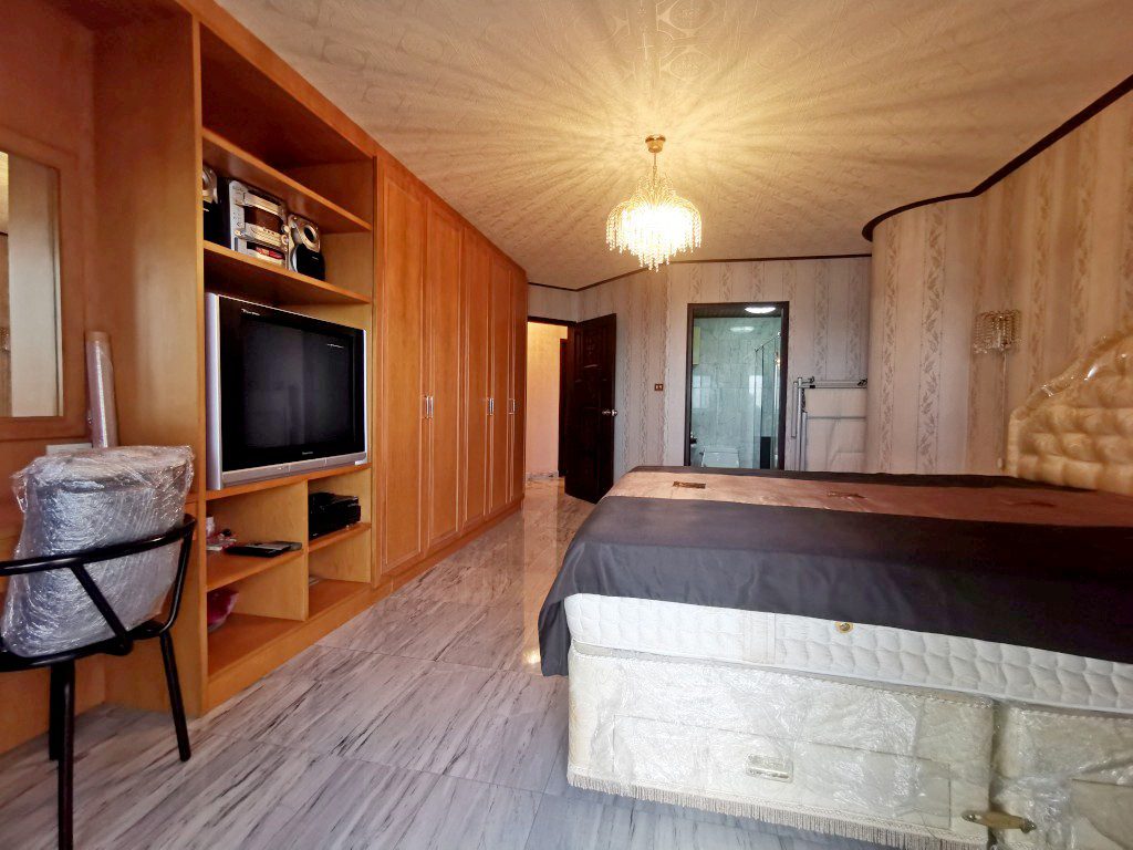 Silver Beach Condominium 3br 200sqm 18