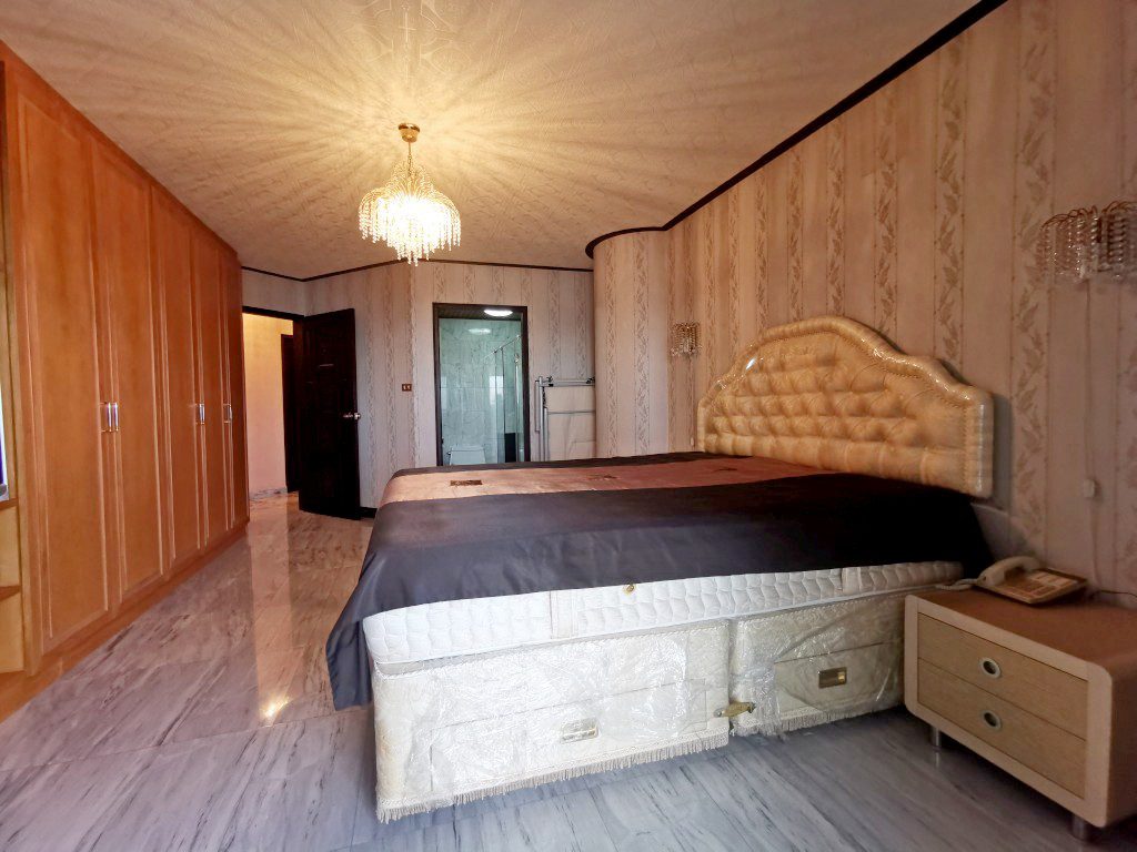 Silver Beach Condominium 3br 200sqm 19