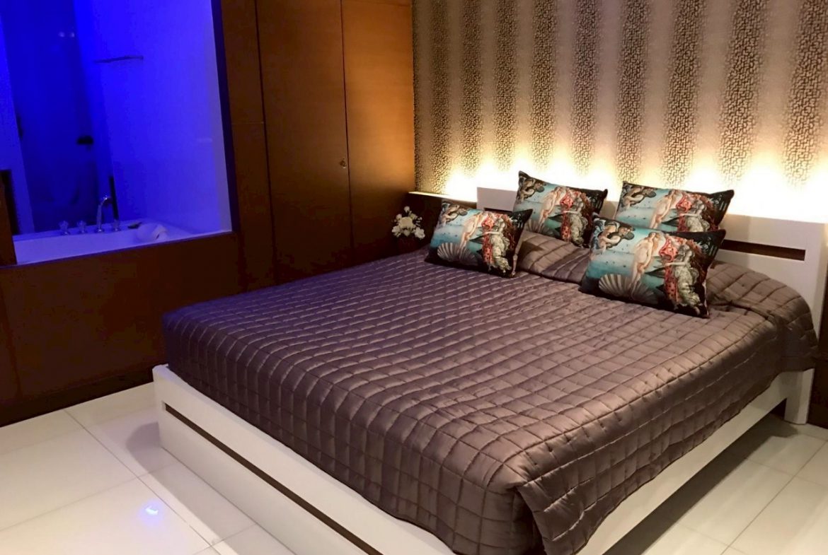 Ananya Beachfront Condominium 0br 78