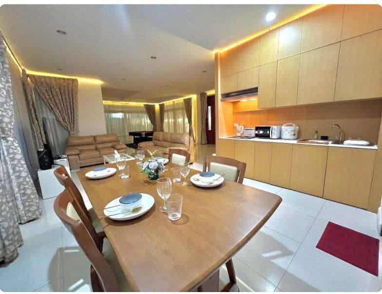 Sea Breeze Pool Villa 4br 300sqm 8