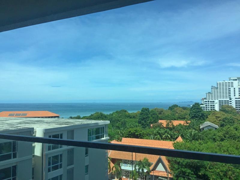 The Peak Towers 1br 62sqm 1