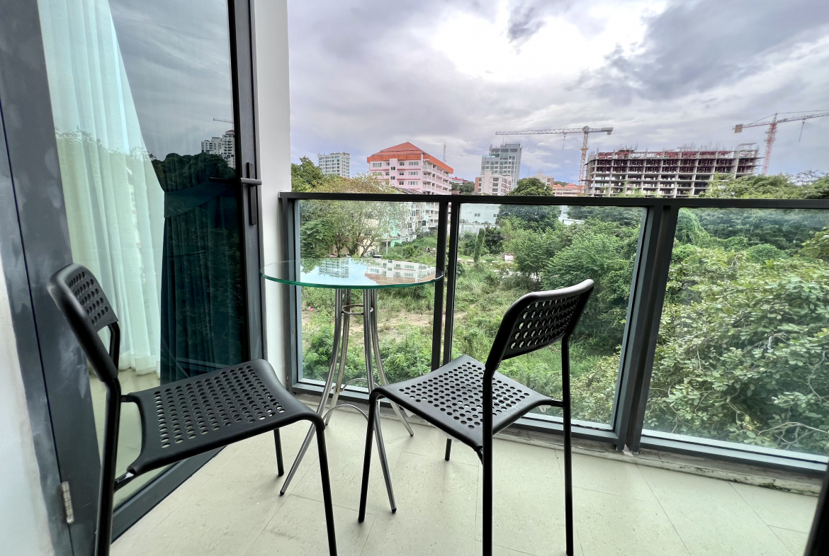 Aurora Pratumnak 1br 48