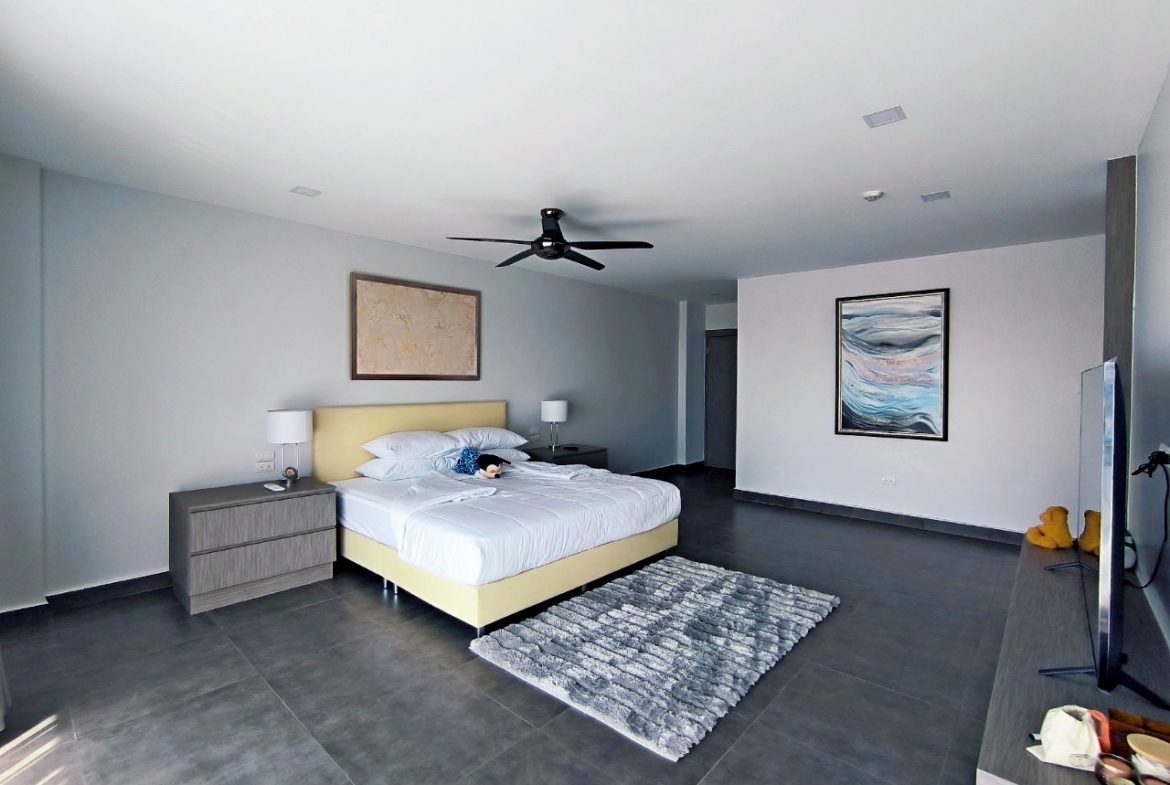 PTC24989 Tudor Court 4br 455sqm 16