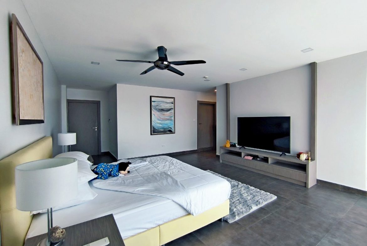 PTC24989_1 Tudor Court 4br 455sqm 17