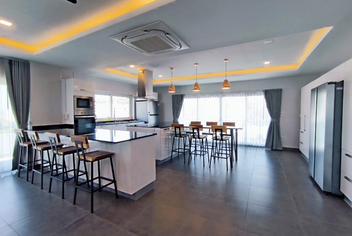 PTC24989_37 Tudor Court 4br 455sqm 8