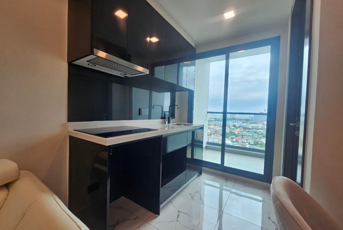 Arcadia Millennium Tower 2br 43