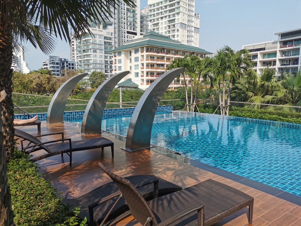 The_towers_condo_pool